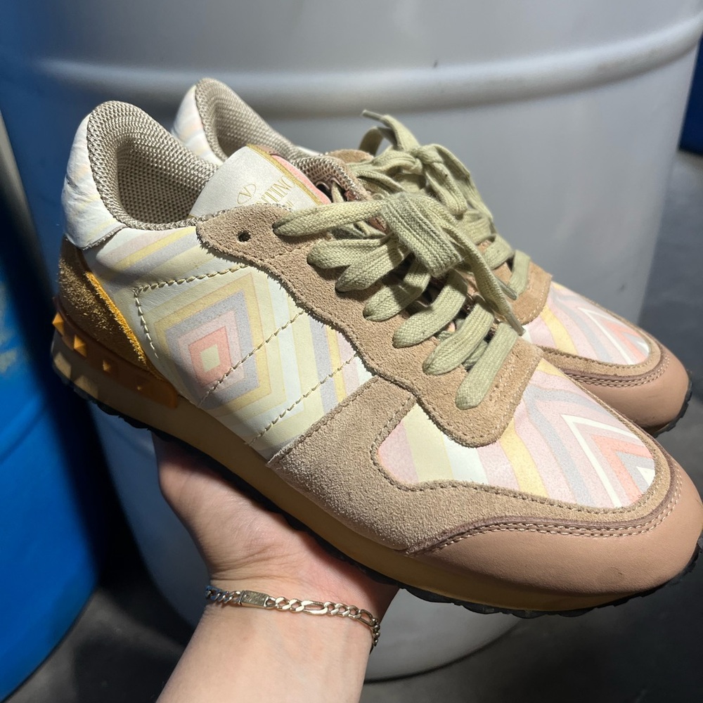 Valentino Garavani Rockstud Sneakers Pastel Print Women’s Size 37 (US 6-6.5)